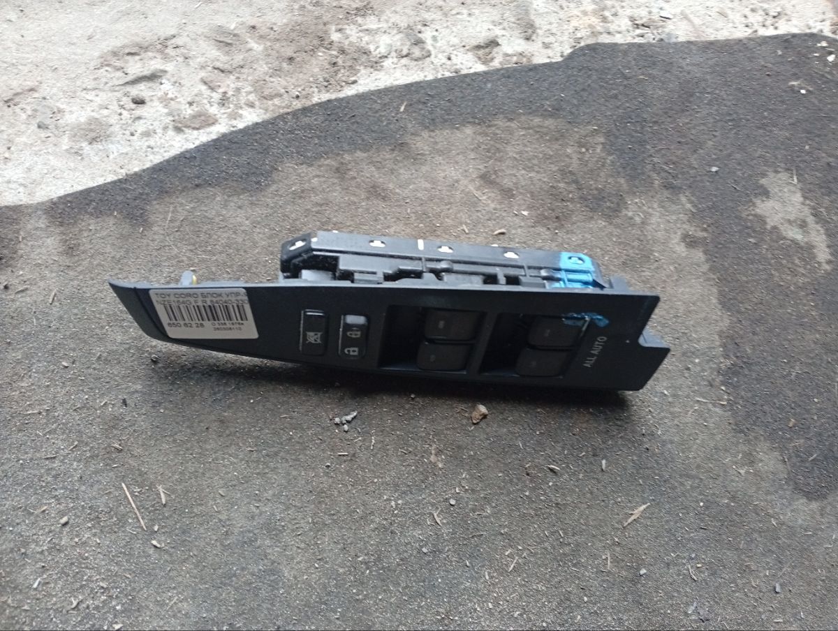 Блок упр-я стеклоподъемниками 84040-33080 на Toyota Corolla Fielder NZE164G Фото 5