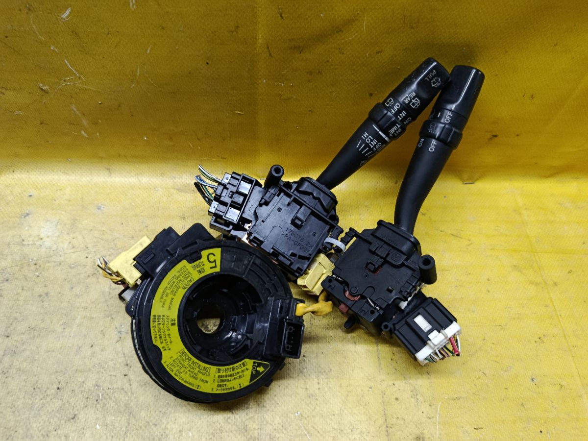 Переключатель поворотов 89245-12010 на Toyota Ipsum ACM21W Фото 1