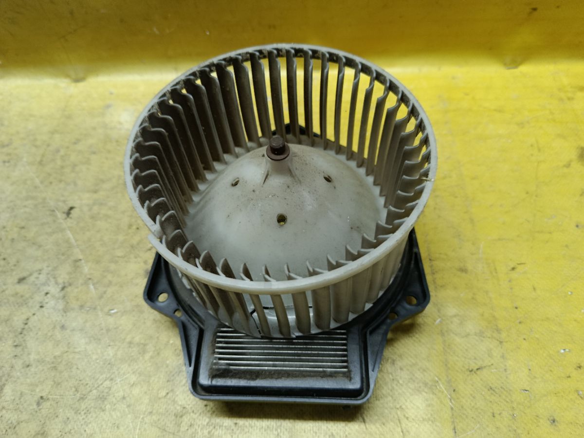 Мотор печки на Mitsubishi Lancer Cedia Wagon CS5W Фото 2