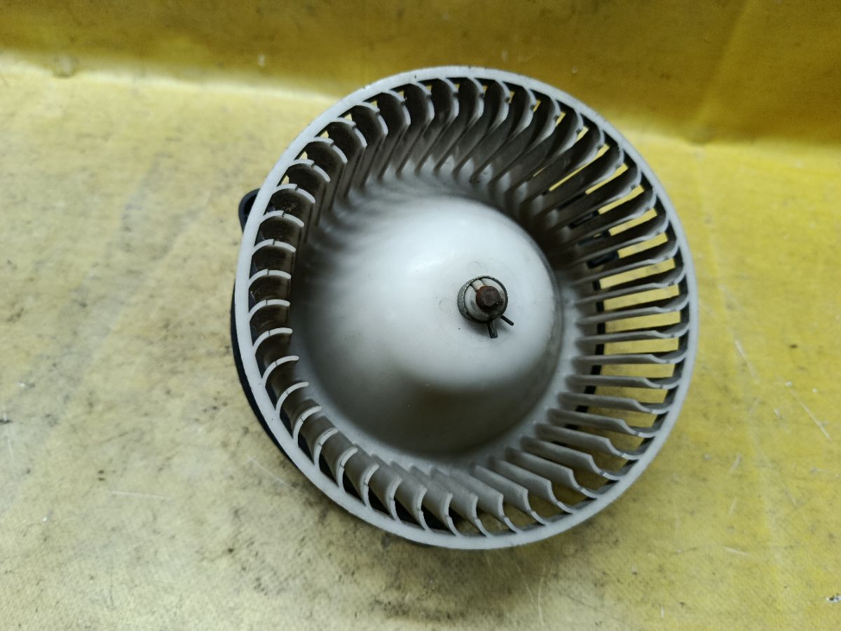 Мотор печки 194000-0250, 194000-0251, 194000-0252, 1A5161B10, 74250-65D00, 74250-65D01, MB947598 на Mitsubishi Diamante F34A Фото 2