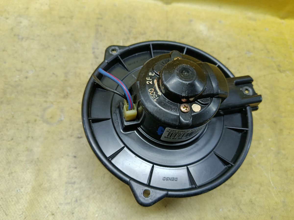 Мотор печки 87103-12050 на Toyota Premio AZT240 Фото 1