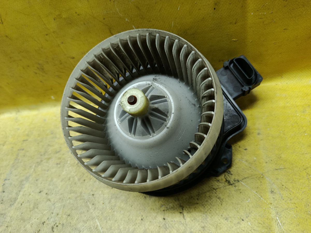 Мотор печки на Toyota Corolla Fielder NZE164G Фото 2