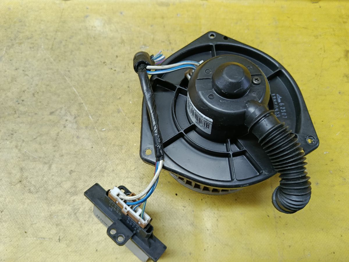 Мотор печки на Nissan Expert VNW11 Фото 1