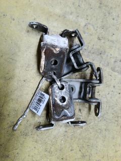 Петля двери шарнирная на Nissan Sunny FB15 Фото 2