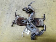 Петля двери шарнирная на Nissan Sunny FB15 Фото 2