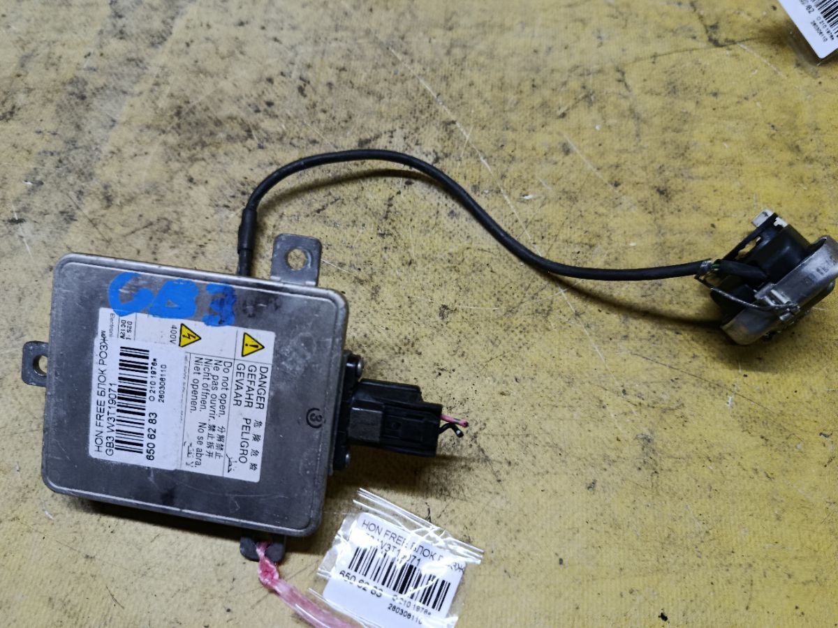 Блок розжига ксенона на Honda Freed GB3 Фото 2