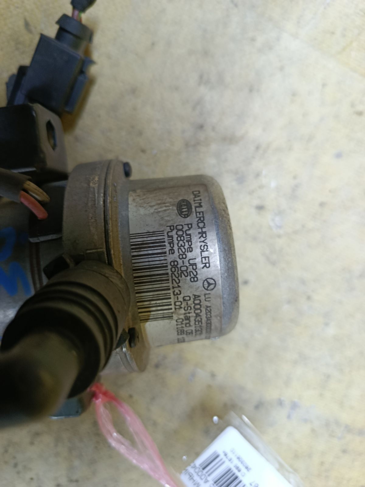 Вакуумный насос A0004351301, A2034300032 на Mercedes-Benz C-Class W203.045 111.955 Фото 2