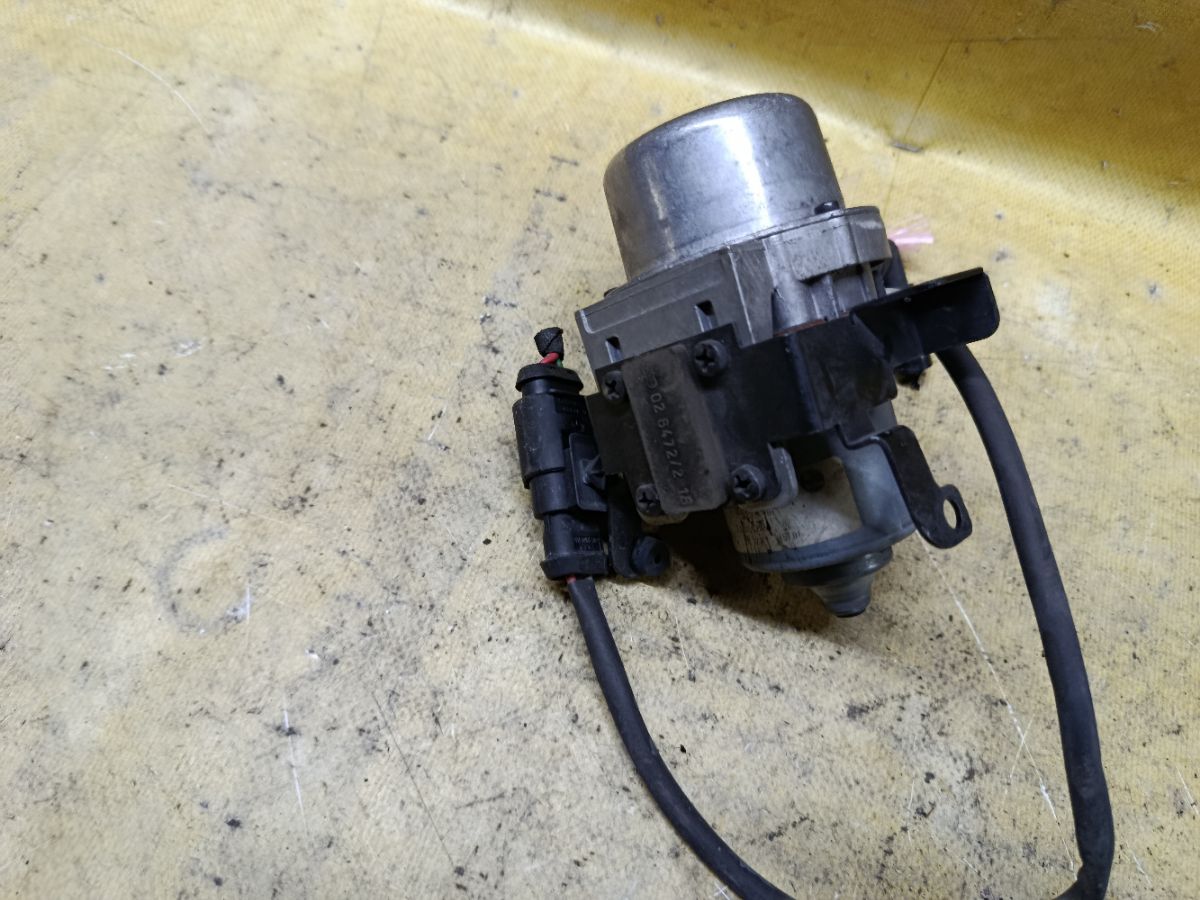 Вакуумный насос A0004351301, A2034300032 на Mercedes-Benz C-Class W203.045 111.955 Фото 3