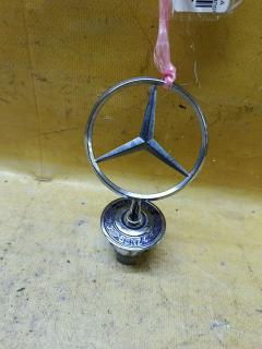 Эмблема на Mercedes-Benz C-Class W203, Переднее расположение