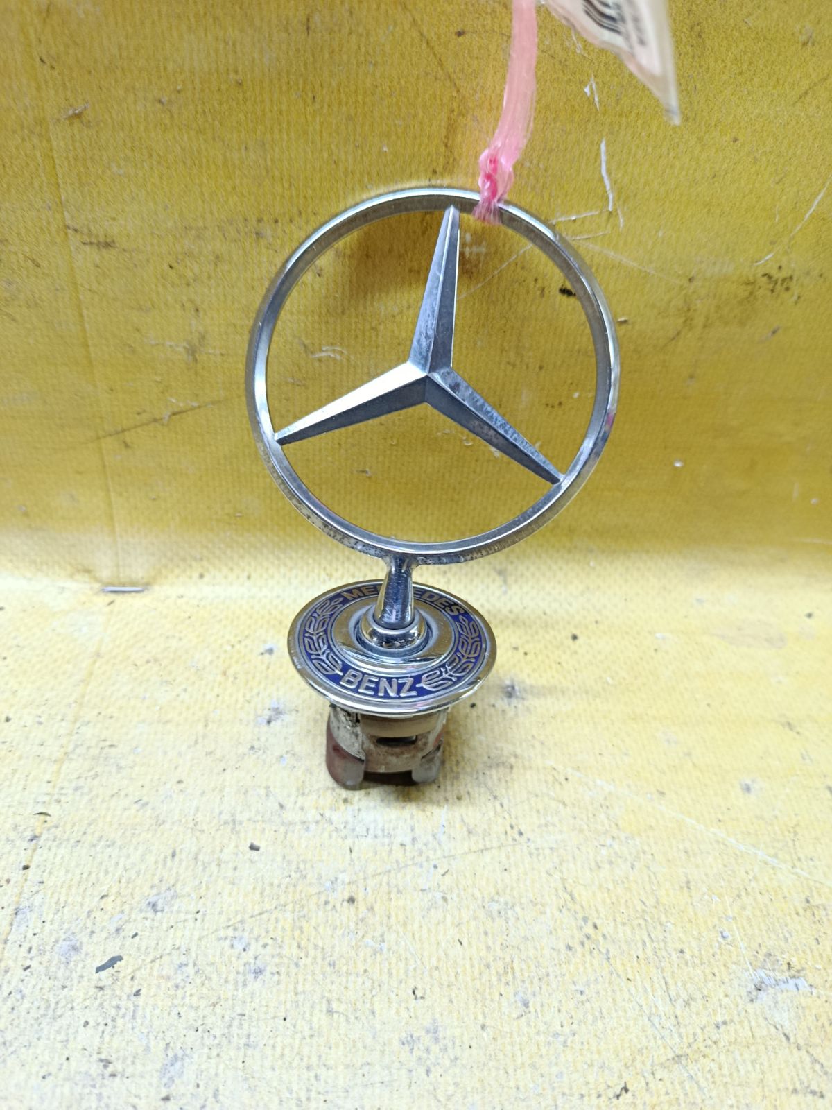 Эмблема на Mercedes-Benz C-Class W203 Фото 1