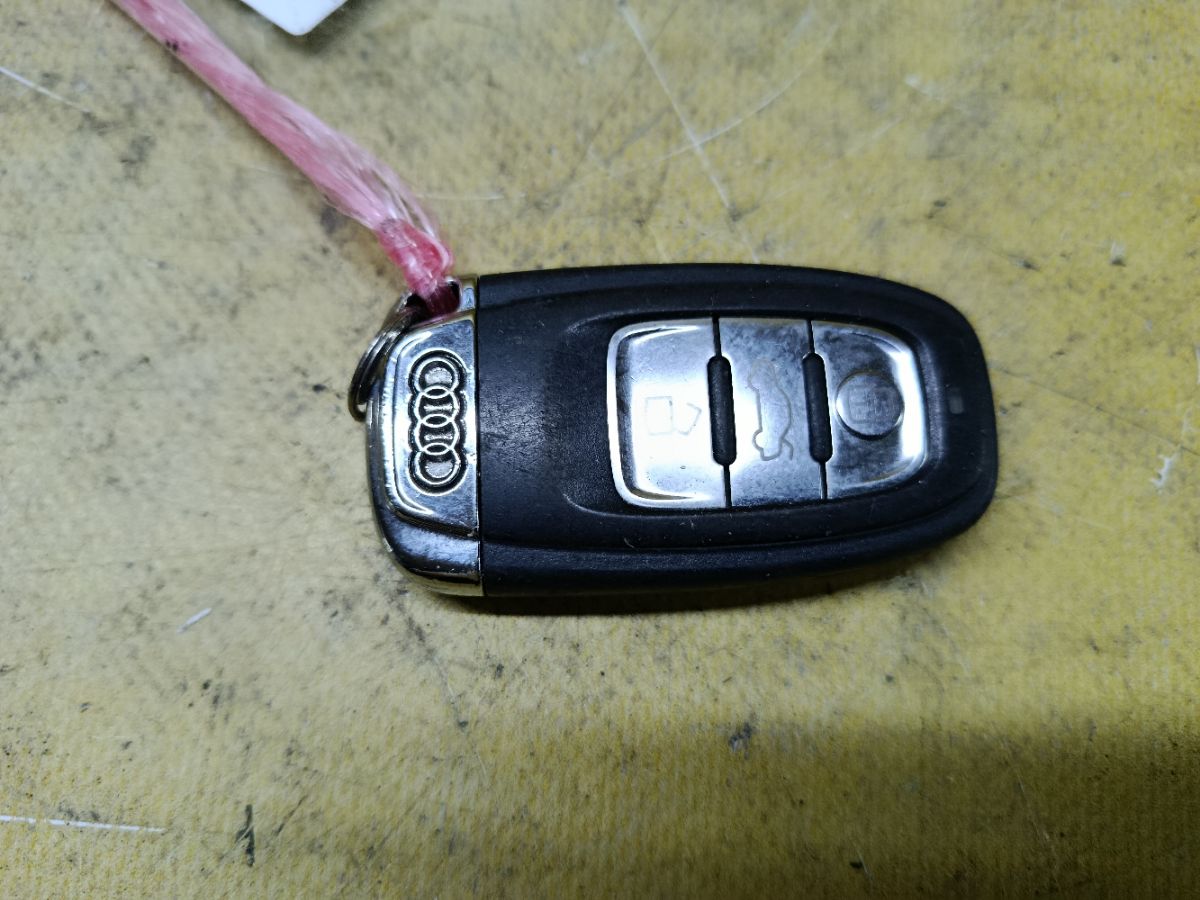 Чип-ключ 8T0959754C на Audi A4 8K Фото 1