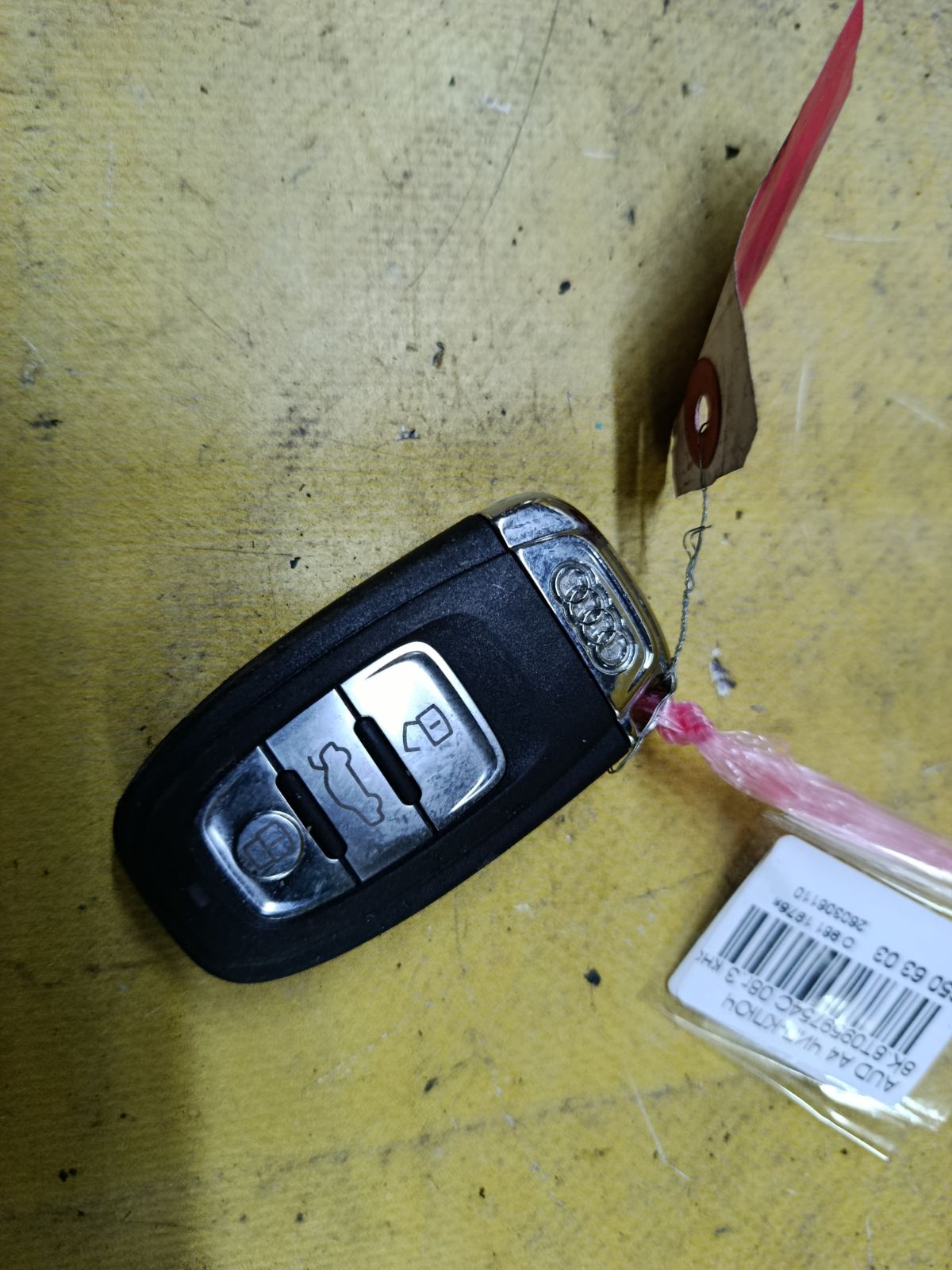 Чип-ключ 8T0959754C на Audi A4 8K Фото 1