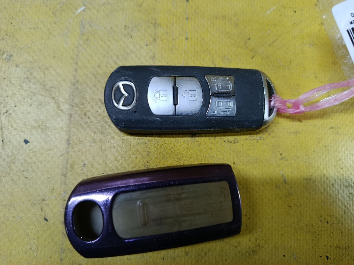 Чип-ключ на Mazda Biante CCEFW Фото 1