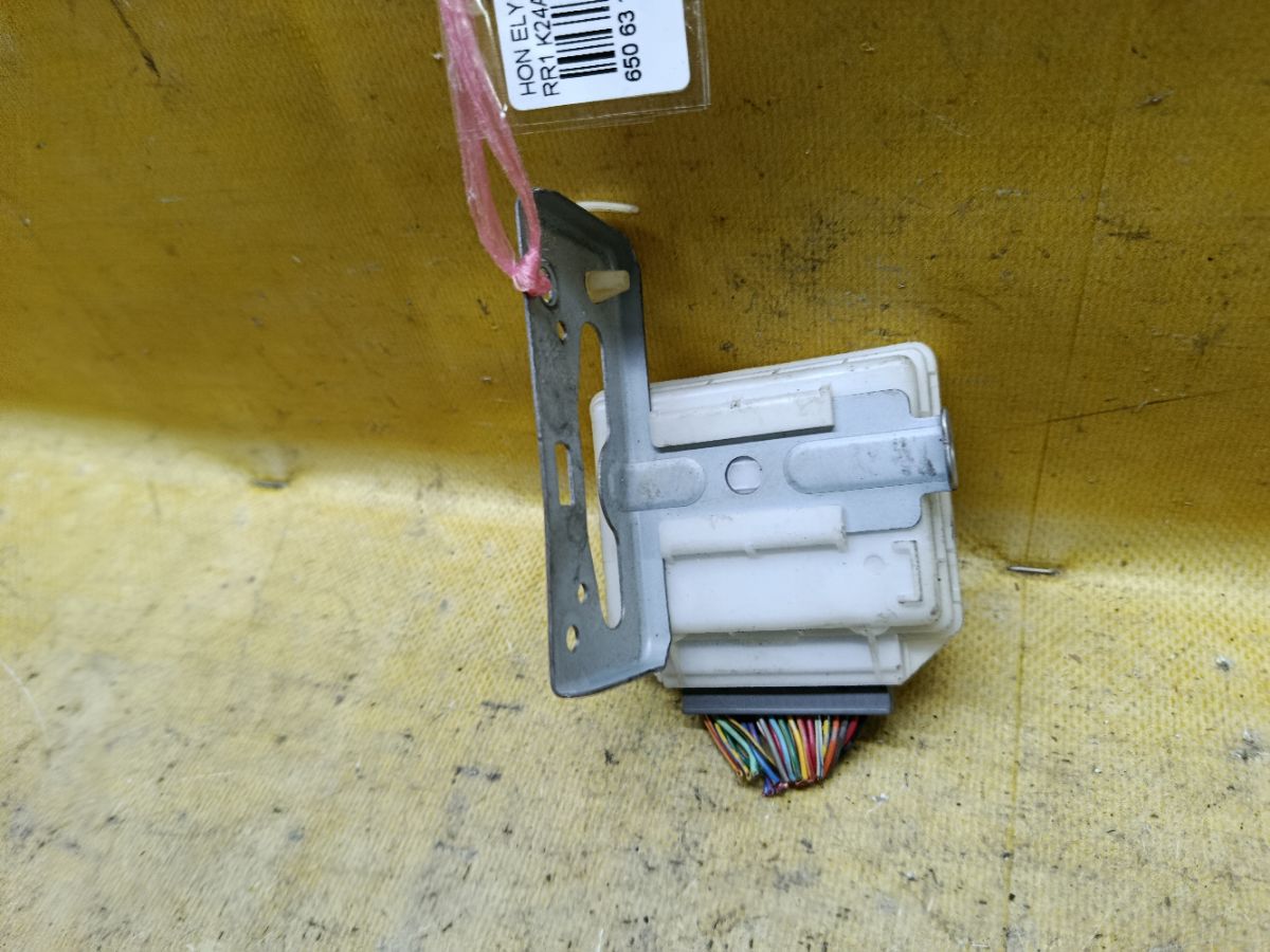 Регулятор скорости мотора отопителя 79610-SJK-942 на Honda Elysion RR1 K24A Фото 3