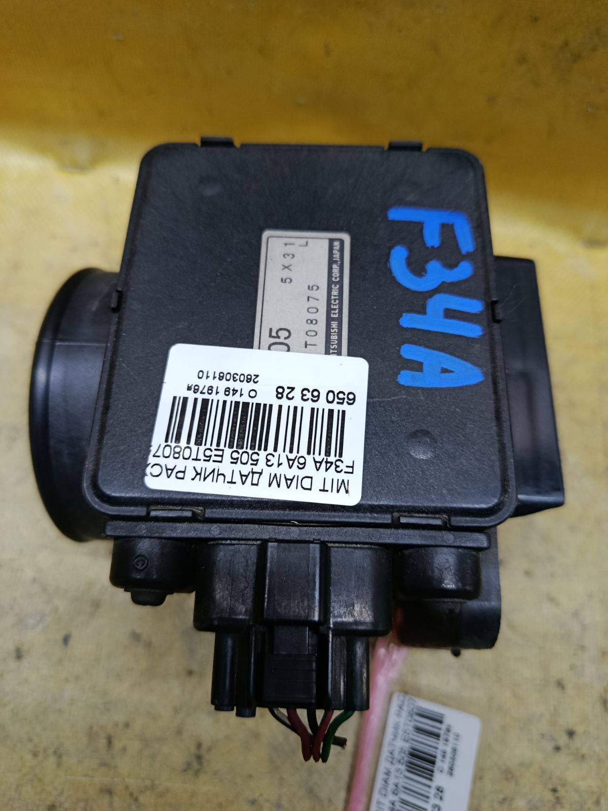 Датчик расхода воздуха на Mitsubishi Diamante F34A 6A13 Фото 2