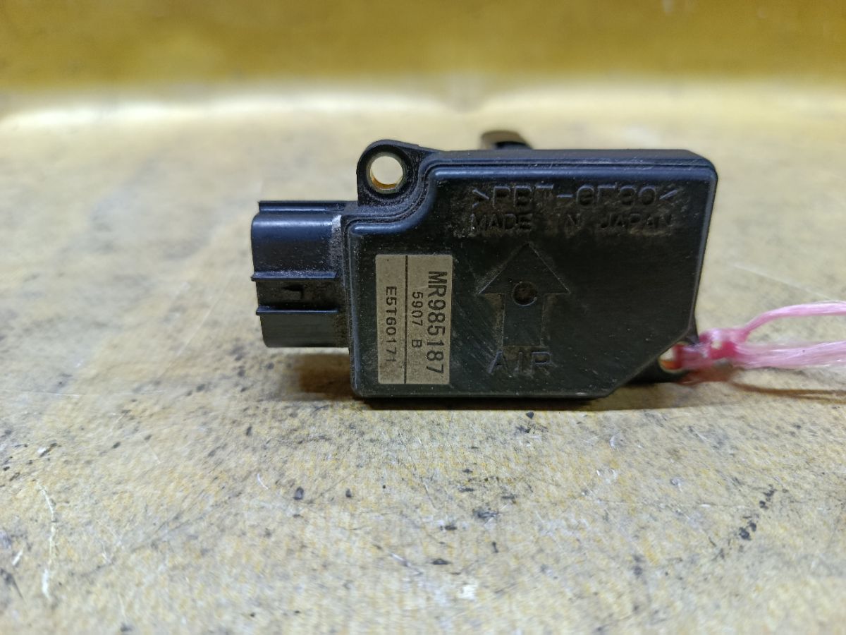 Датчик расхода воздуха MR985187 на Mitsubishi Outlander CW5W 4B12 Фото 2