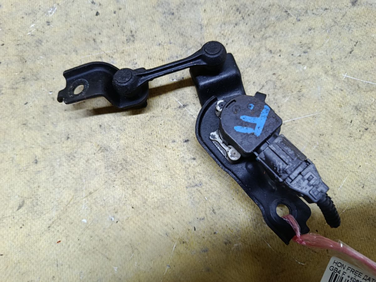 Датчик регулировки наклона фар на Honda Freed GB4 Фото 1