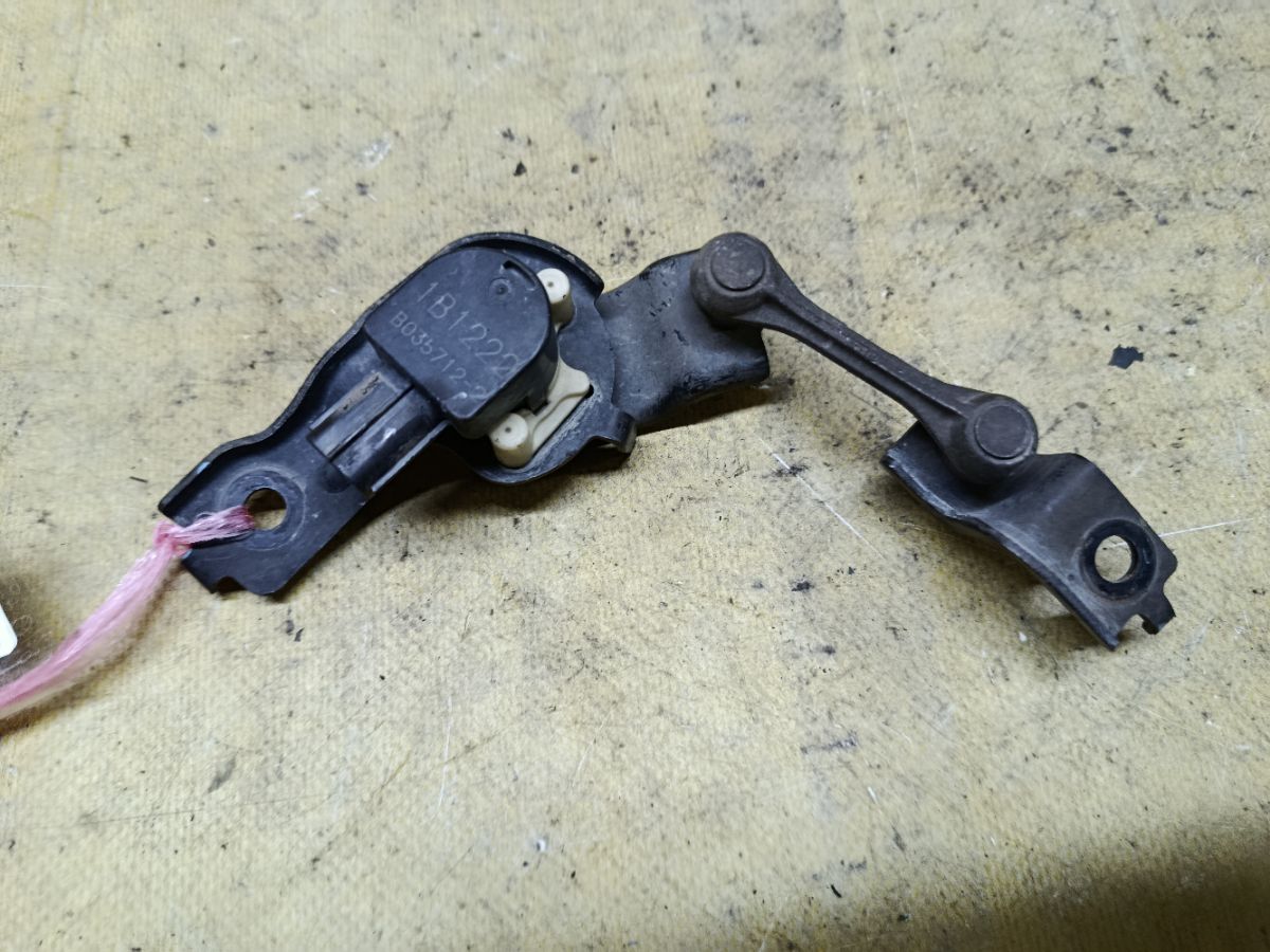 Датчик регулировки наклона фар на Honda Freed GB4 Фото 1