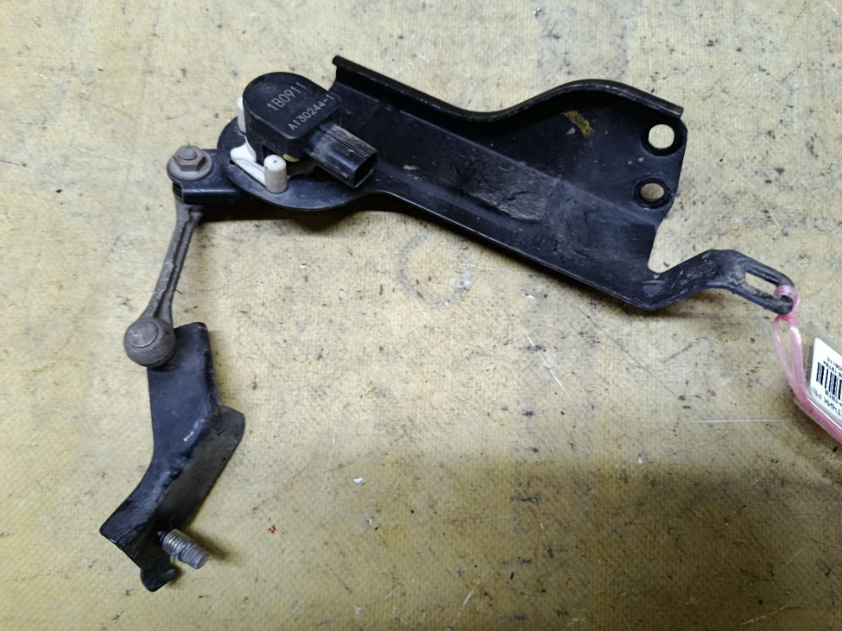 Датчик регулировки наклона фар на Honda Freed GB4 Фото 1