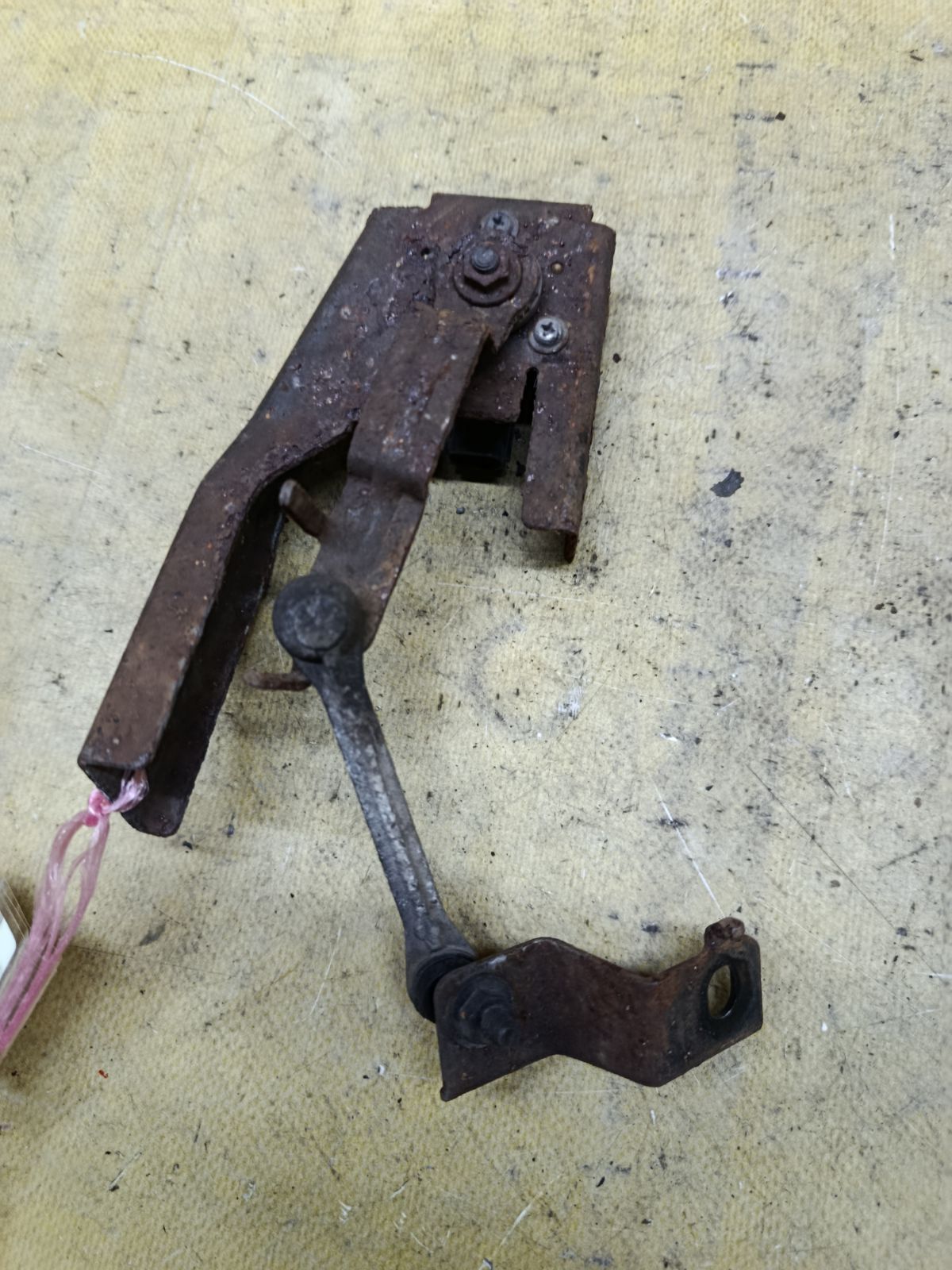 Датчик регулировки наклона фар на Toyota Corolla Fielder NZE164G Фото 2