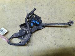 Датчик регулировки наклона фар на Mitsubishi Outlander CW5W, Заднее расположение