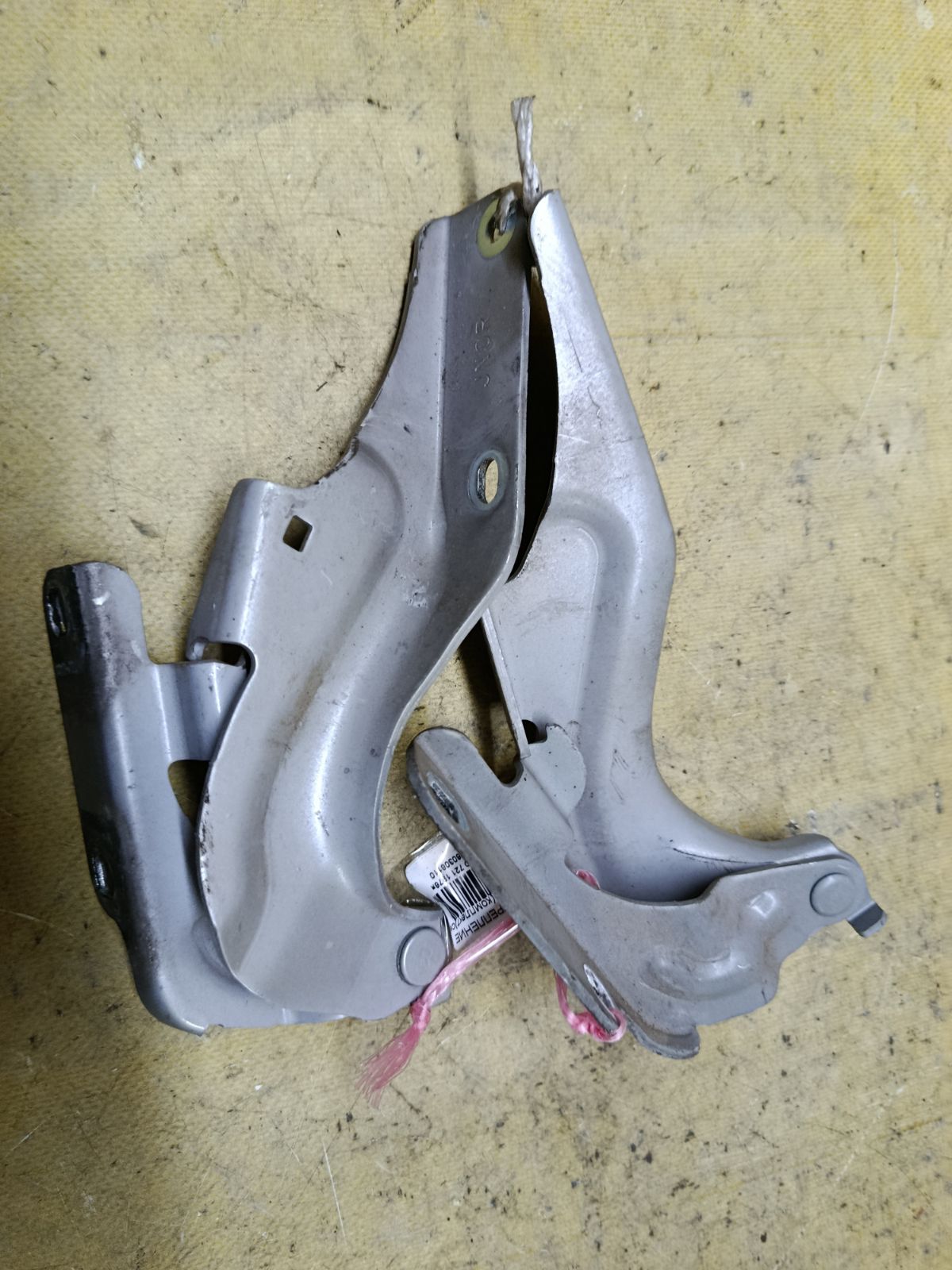 Крепление капота на Nissan Teana J32 Фото 1