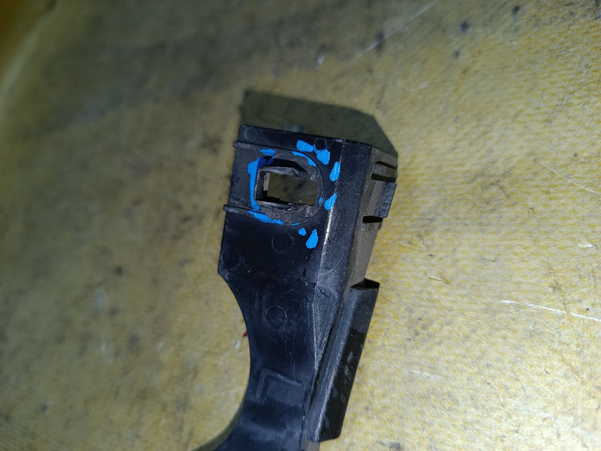 Крепление бампера на Toyota Brevis JCG10 Фото 3