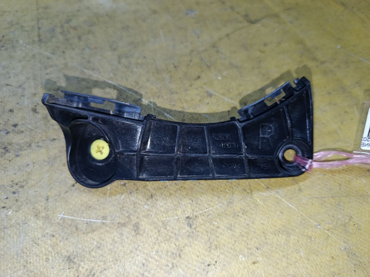 Крепление бампера 52535-42030 на Toyota Vanguard ACA33W Фото 2