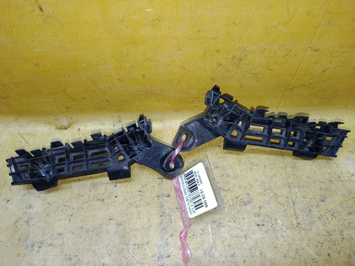 Крепление бампера на Honda N-Box JF1 Фото 1