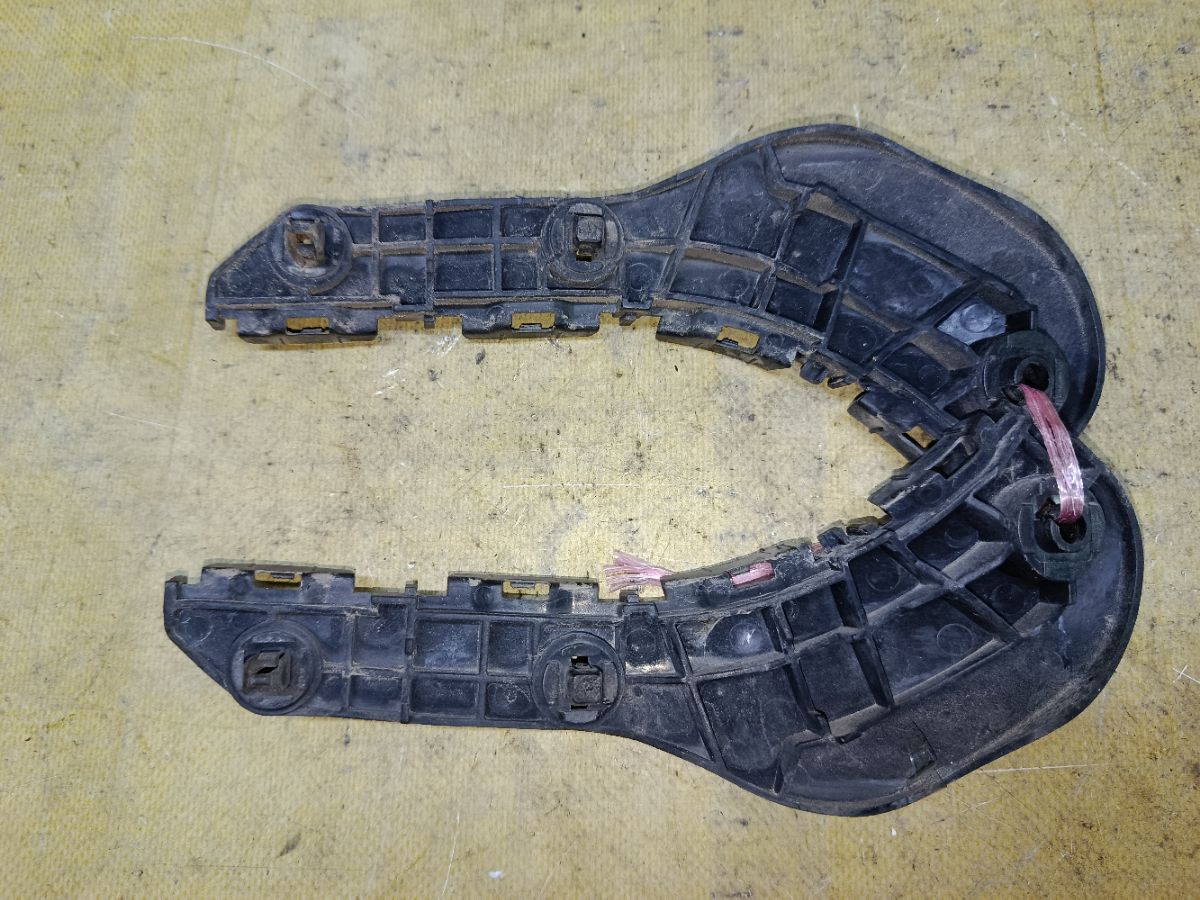 Крепление бампера 52115-12440, 52116-12400 на Toyota Corolla Fielder NZE144G Фото 2