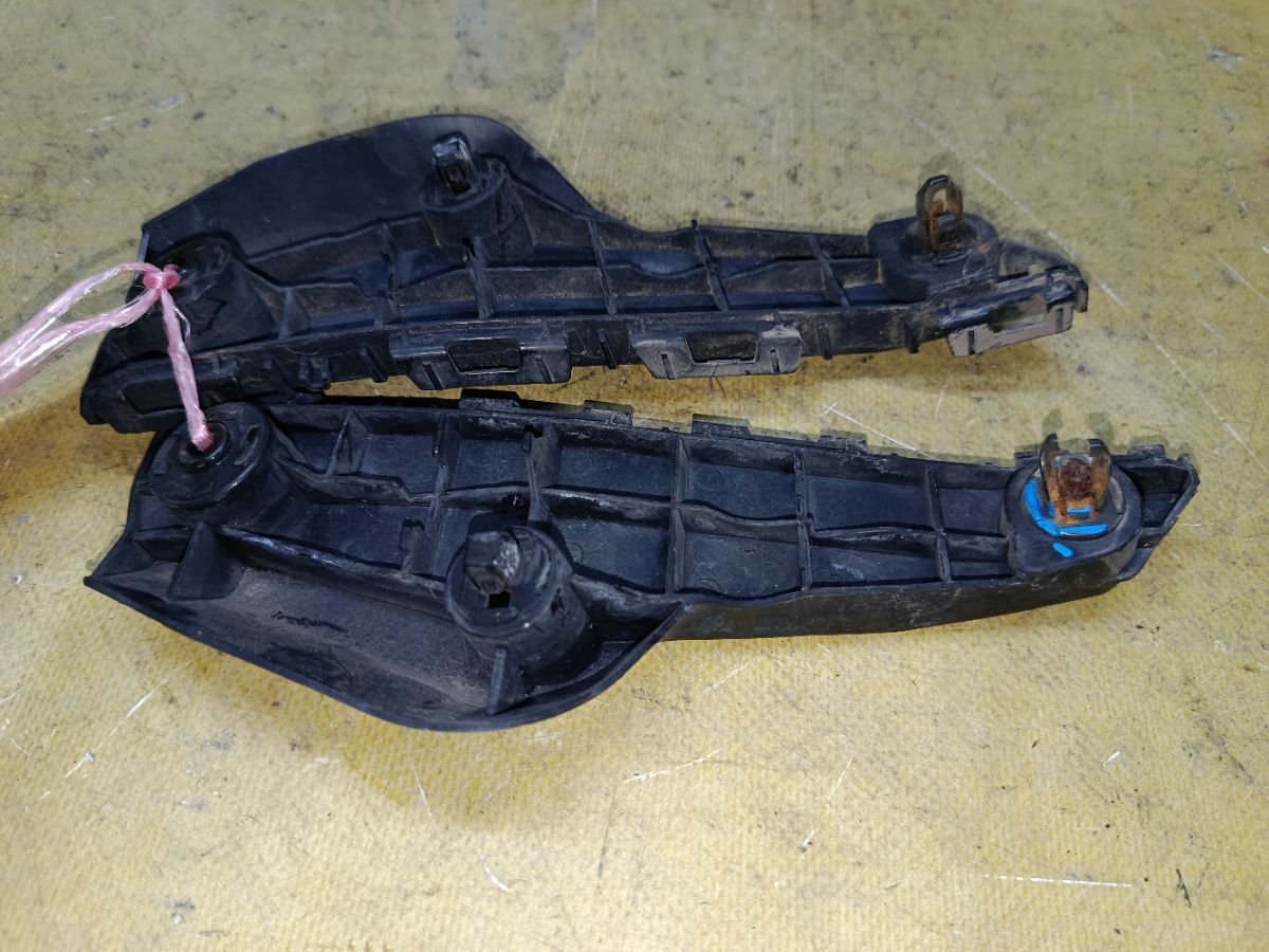 Крепление бампера 52115-12470, 52116-12430 на Toyota Corolla Fielder NZE164G Фото 1