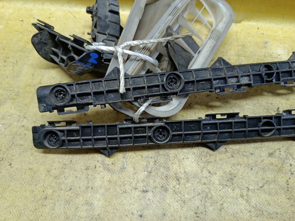 Крепление бампера 52575-13060, 52576-13060, 52563-13030, 52562-13060 на Toyota Corolla Fielder NZE144G Фото 2
