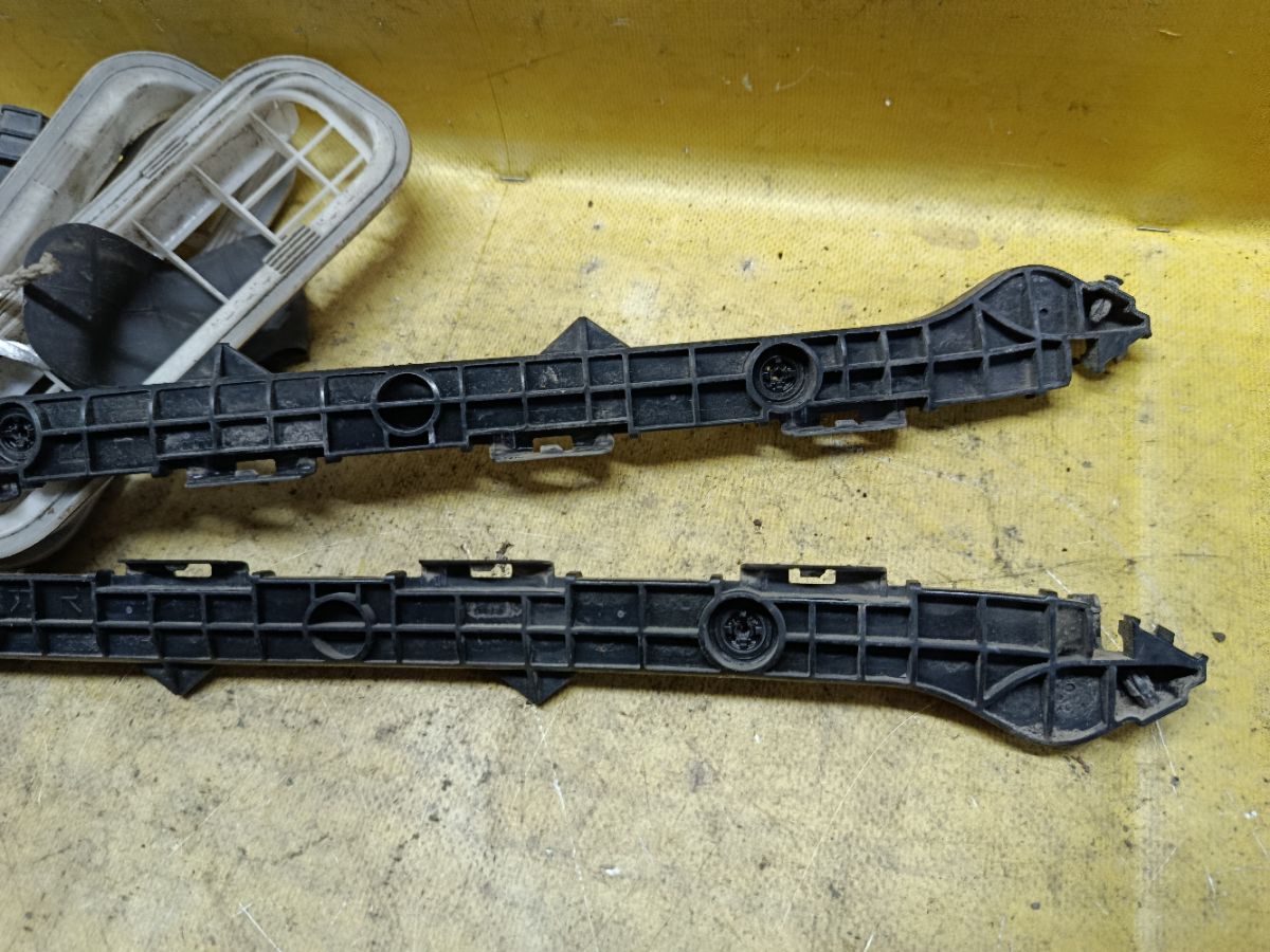 Крепление бампера 52575-13060, 52576-13060, 52563-13030, 52562-13060 на Toyota Corolla Fielder NZE144G Фото 3