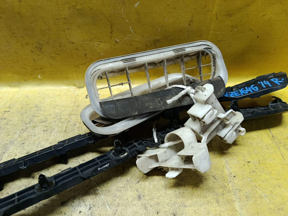 Крепление бампера 52575-13070, 52576-13070, 52562-13070, 52563-13040, 62940-30150 на Toyota Corolla Fielder NZE164G Фото 4