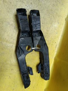 Крепление бампера на Toyota Ipsum ACM21W Фото 2