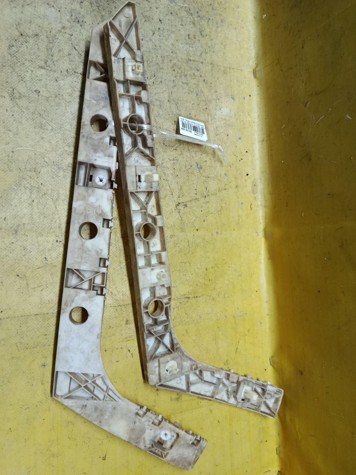 Крепление бампера 85220-JN20A, 85221-JN20A на Nissan Teana J32 Фото 2