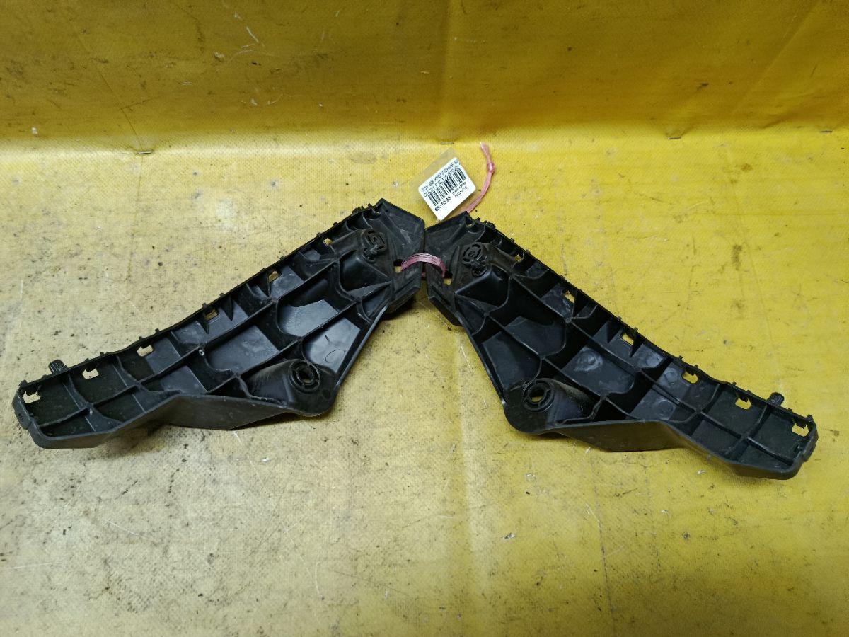 Крепление бампера 52115-B1020, 52116-B1020 на Toyota Bb QNC21 Фото 1