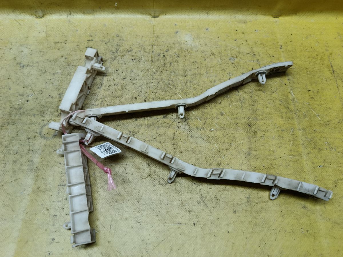 Крепление бампера на Mitsubishi Outlander CW5W Фото 2