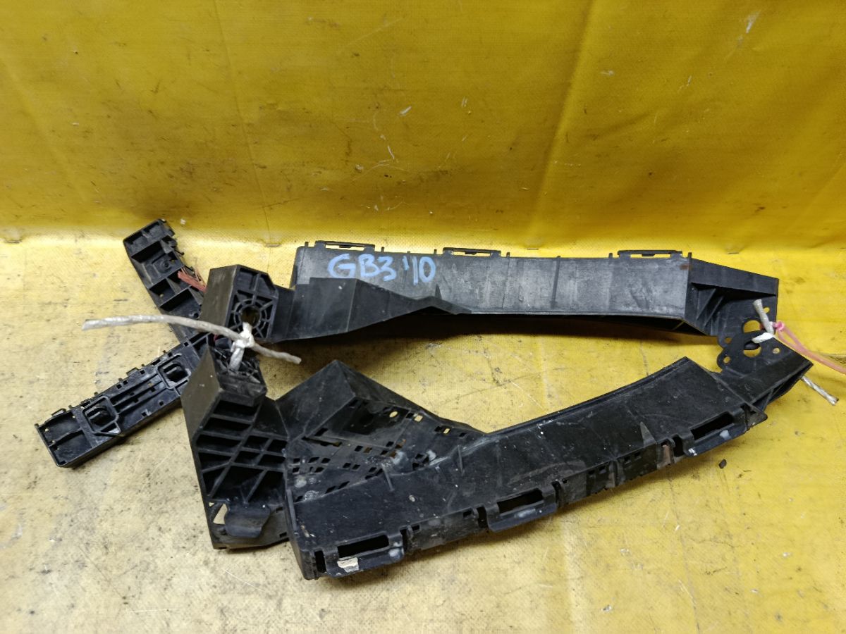 Крепление бампера на Honda Freed GB3 Фото 1