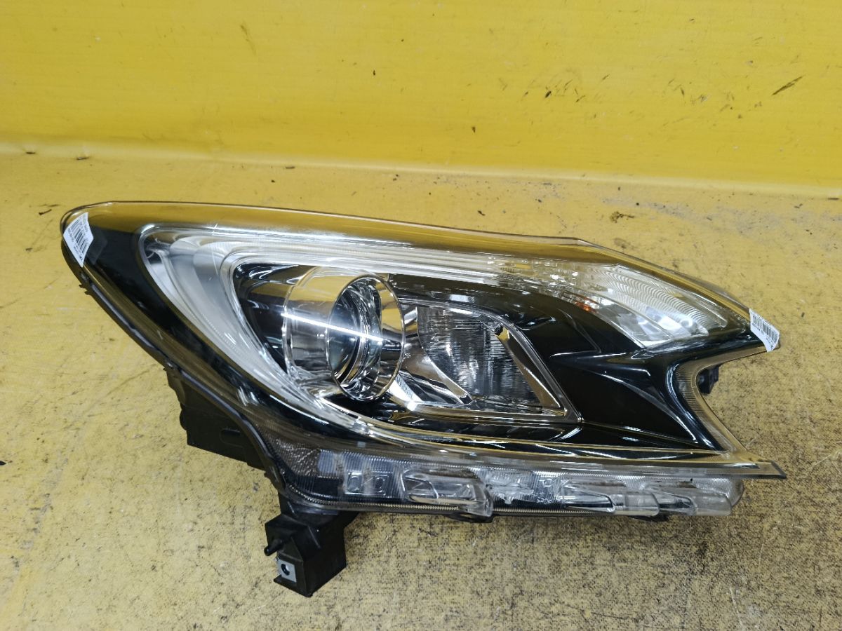 Фара 1895 1895 на Nissan Note E12 Фото 1