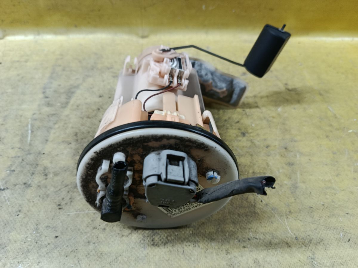 Бензонасос на Toyota Noah ZRR70G 3ZR-FAE Фото 1