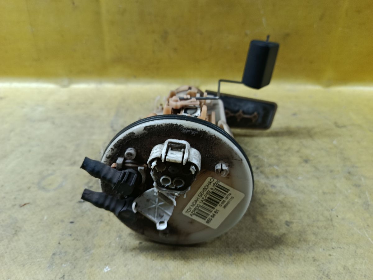 Бензонасос на Toyota Noah AZR60G 1AZ-FSE Фото 1