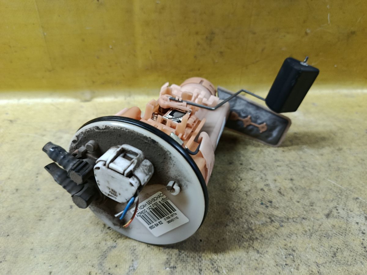 Бензонасос на Toyota Noah AZR60G 1AZ-FSE Фото 1