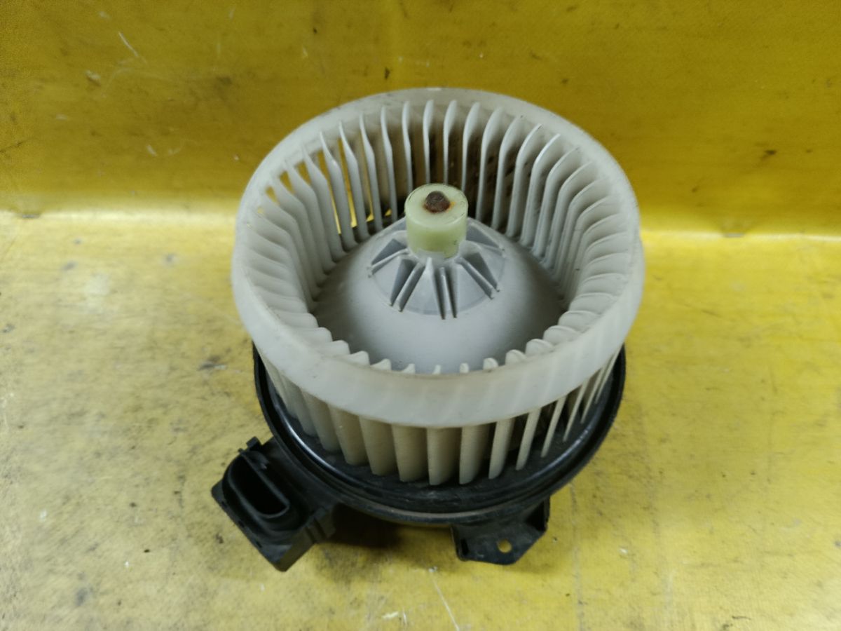 Мотор печки на Mazda Mpv LY3P Фото 2