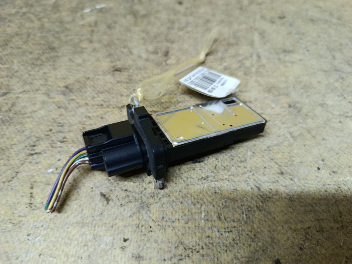 Датчик расхода воздуха 22680-7S000 на Nissan Фото 2