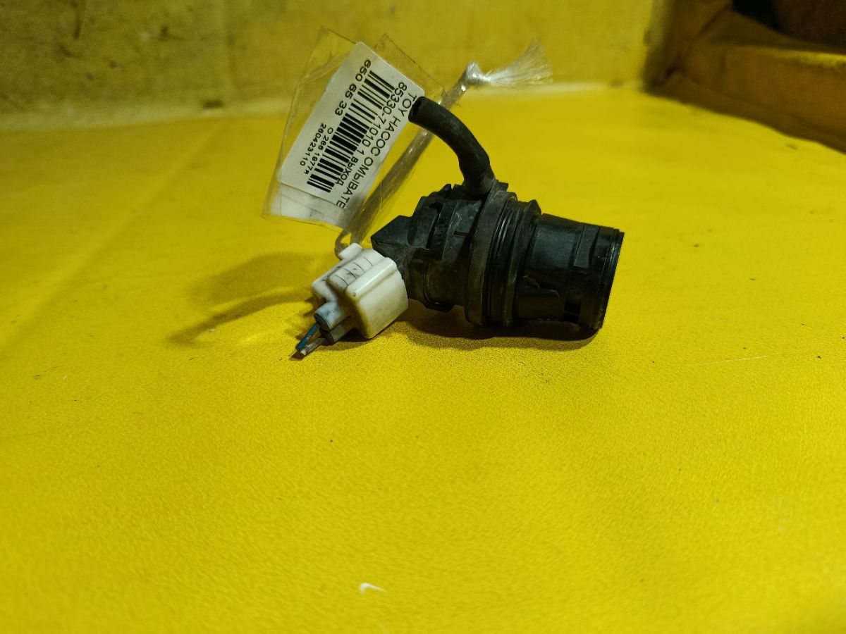 Насос омывателя стекла 85330-71010 на Toyota Фото 1