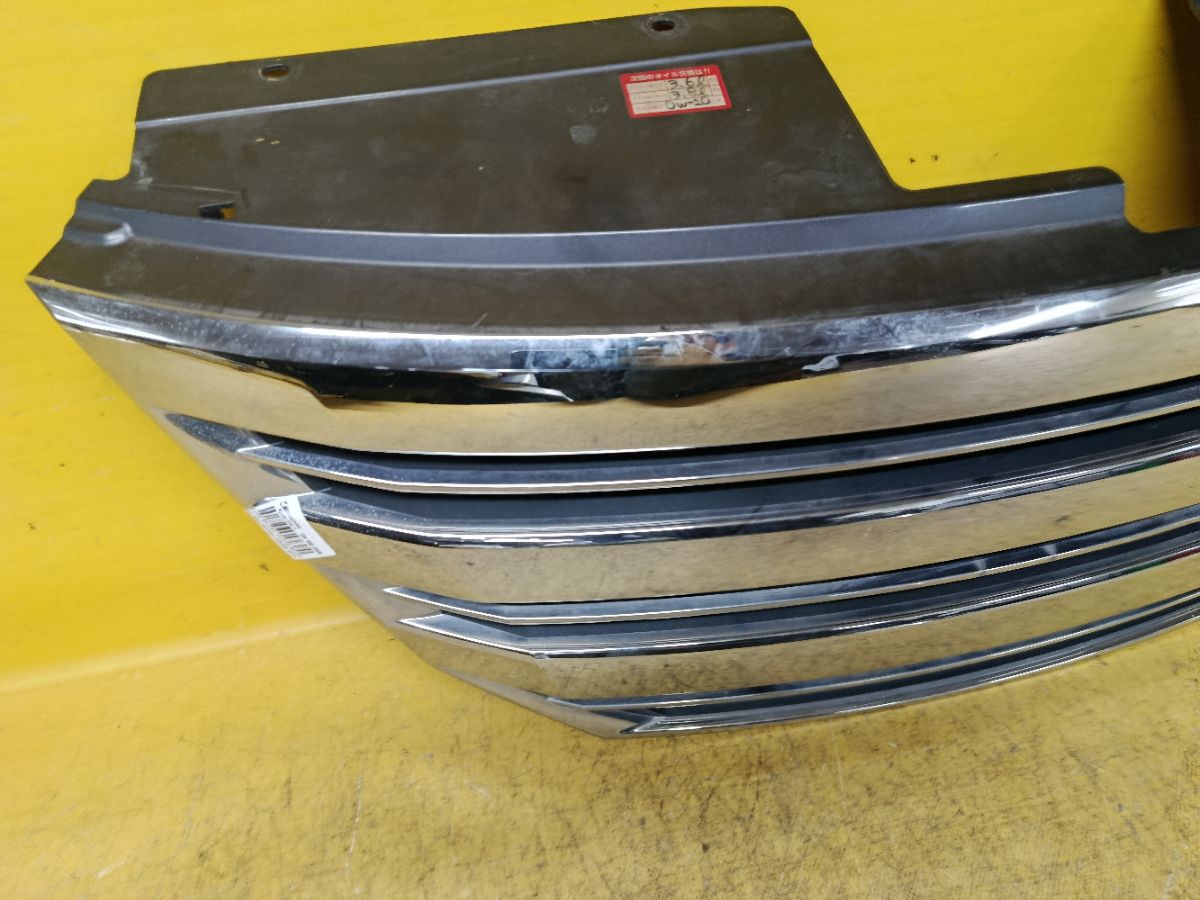 Решетка радиатора 62310-1A21B на Nissan Serena HC26 Фото 3