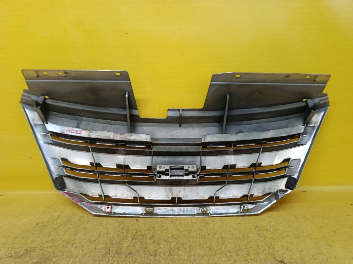 Решетка радиатора 62310-1A21B на Nissan Serena HC26 Фото 4