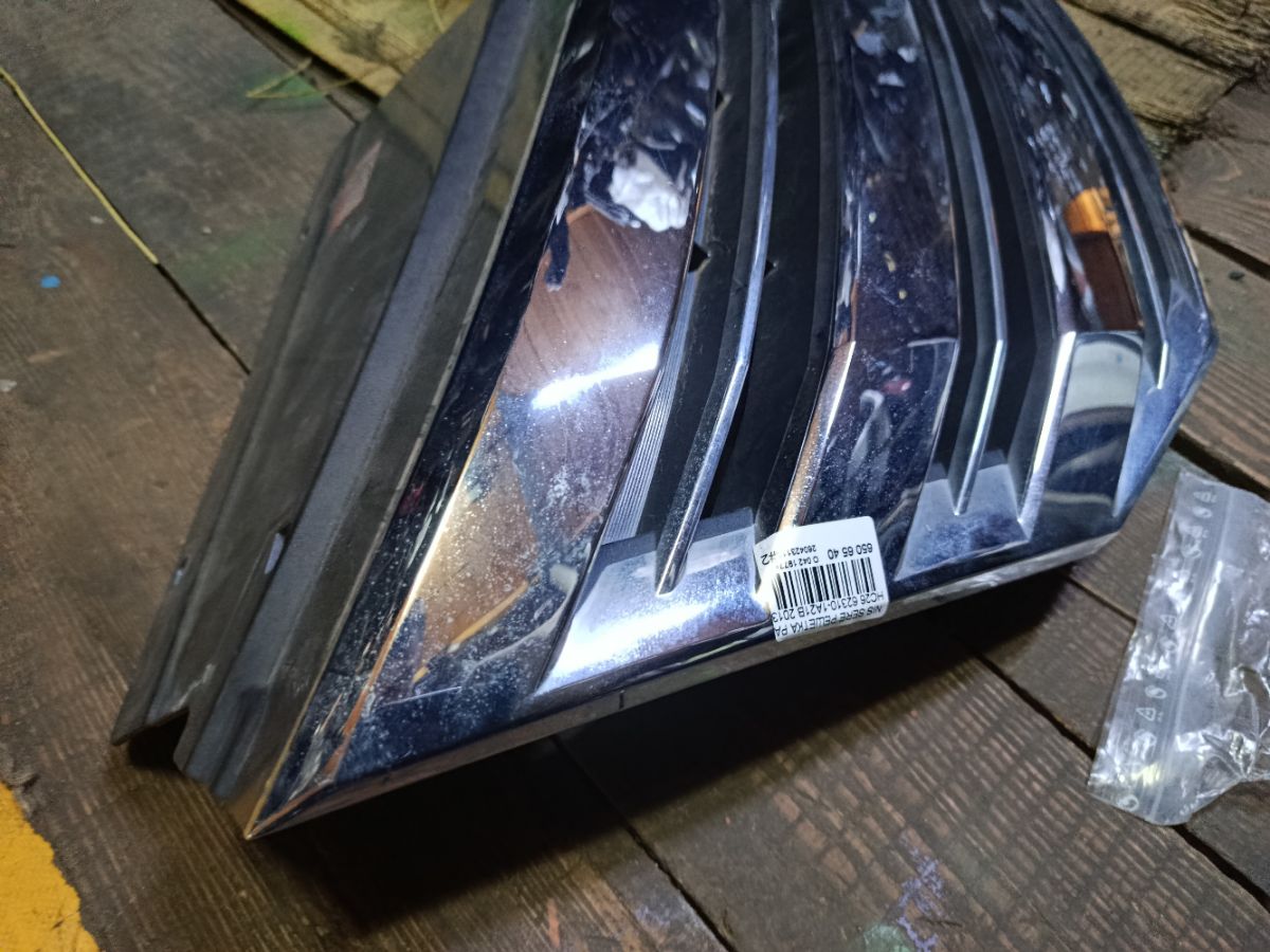 Решетка радиатора 62310-1A21B на Nissan Serena HC26 Фото 6