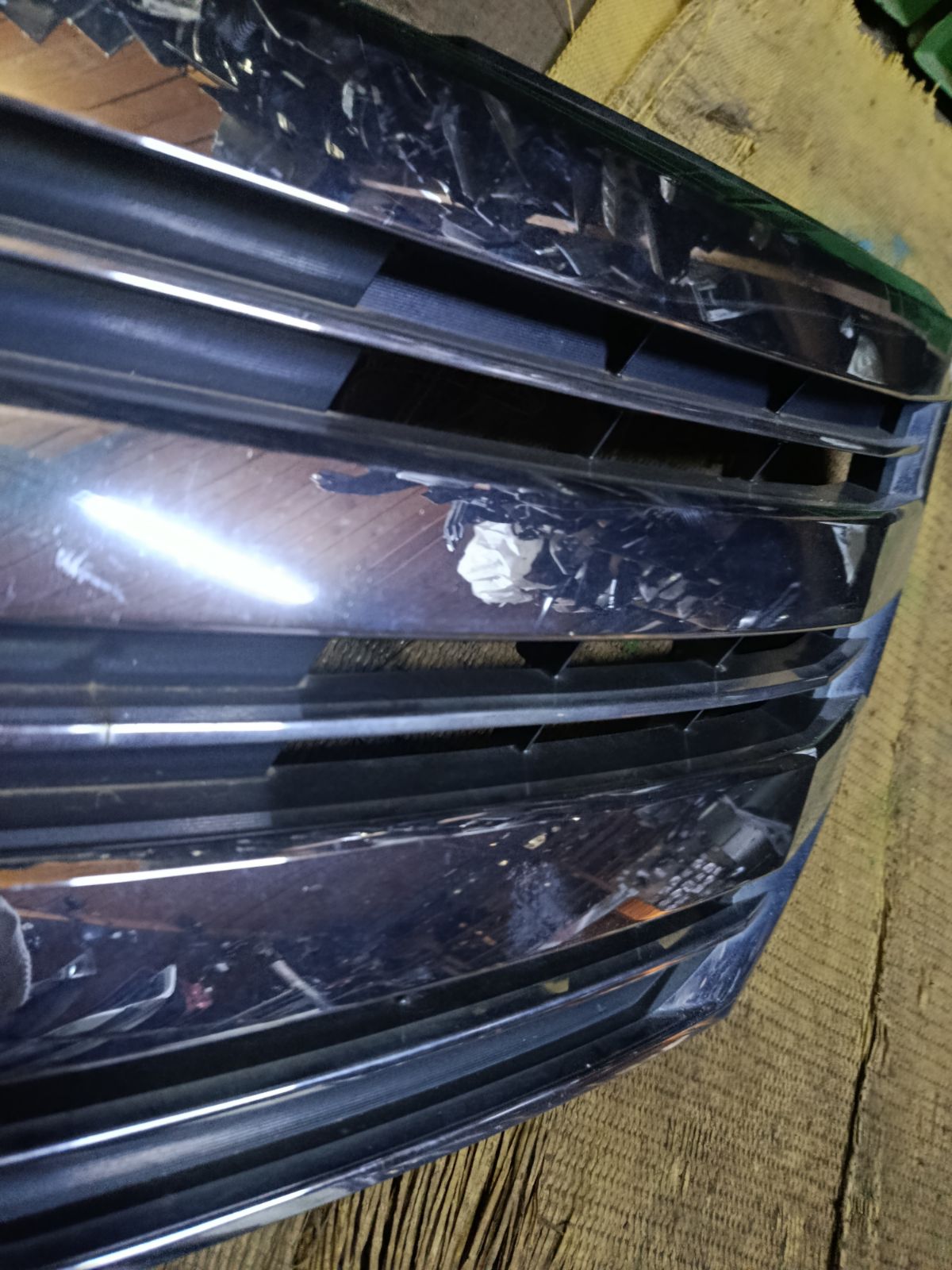 Решетка радиатора 62310-1A21B на Nissan Serena HC26 Фото 8